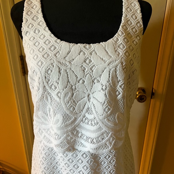 Lilly Pulitzer White lace dress.  Fully lined - Picture 9 of 9